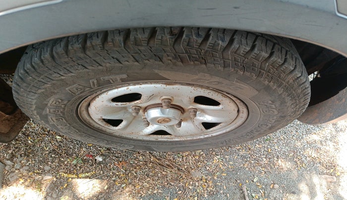 2017 Tata Hexa XM 4X2 7 STR, Diesel, Manual, 2,75,831 km, tyre