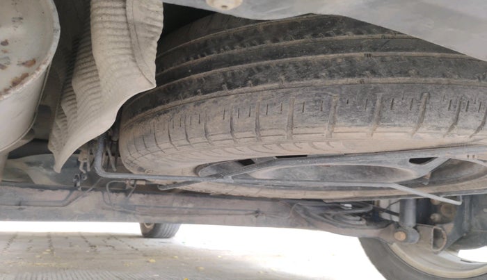 2016 Renault Duster 85 PS RXL DIESEL, Diesel, Manual, 1,69,583 km, tyre