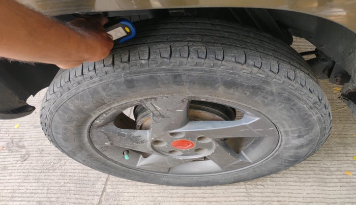 2016 Renault Duster 85 PS RXL DIESEL, Diesel, Manual, 1,69,583 km, tyre