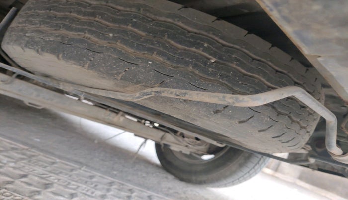 2012 Nissan Evalia XV, Diesel, Manual, 1,62,109 km, tyre