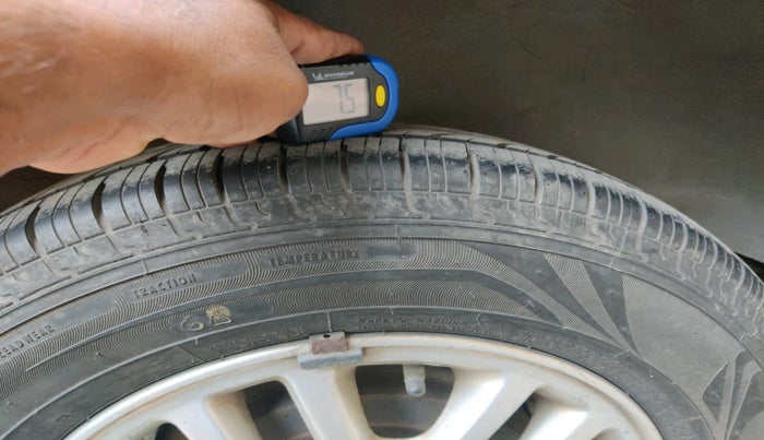 2012 Nissan Evalia XV, Diesel, Manual, 1,62,109 km, tyre