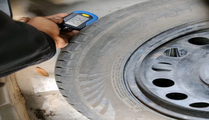 2015 Maruti Swift Dzire VXI, Petrol, Manual, 79,873 km, tyre