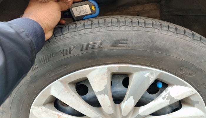 2015 Maruti Swift Dzire VXI, Petrol, Manual, 79,873 km, tyre