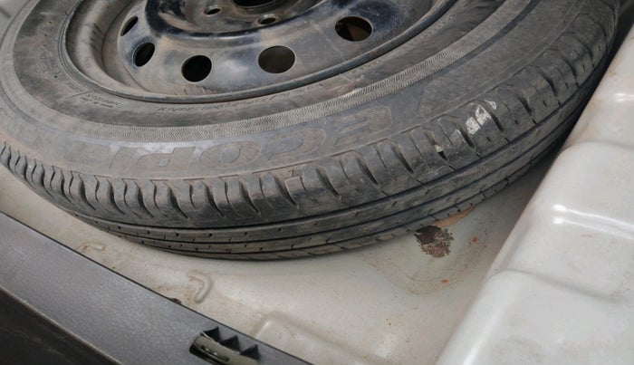 2009 Maruti Swift Dzire VDI, Diesel, Manual, 79,464 km, tyre