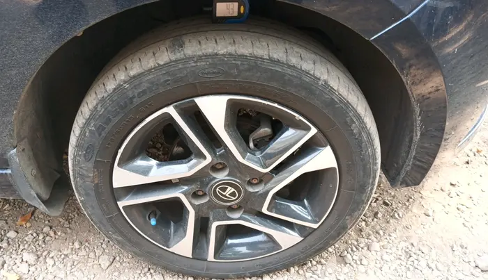 2018 Tata TIGOR XZ PLUS PETROL, CNG, Manual, 95,773 km, tyre