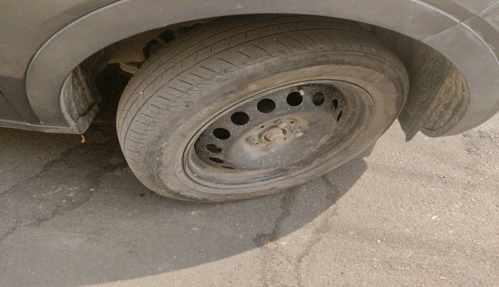 2018 Tata NEXON XM PETROL, CNG, Manual, 1,33,640 km, tyre