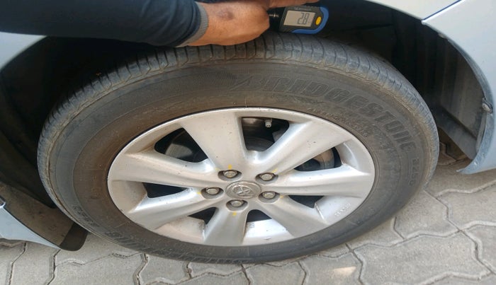 2011 Toyota Corolla Altis G PETROL, Petrol, Manual, 1,27,714 km, tyre