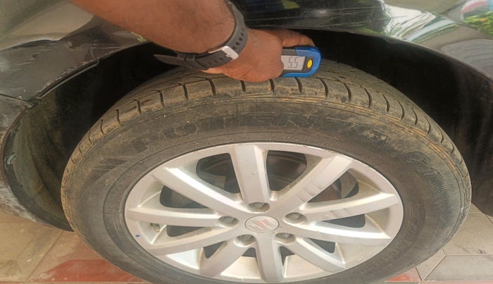 2010 Maruti SX4 ZXI, Petrol, Manual, 50,774 km, tyre