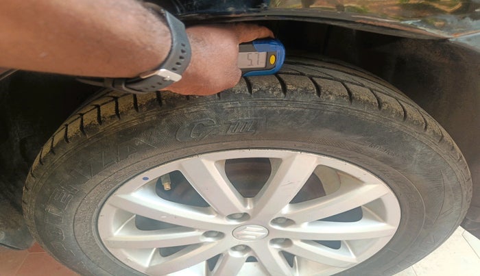 2010 Maruti SX4 ZXI, Petrol, Manual, 50,774 km, tyre