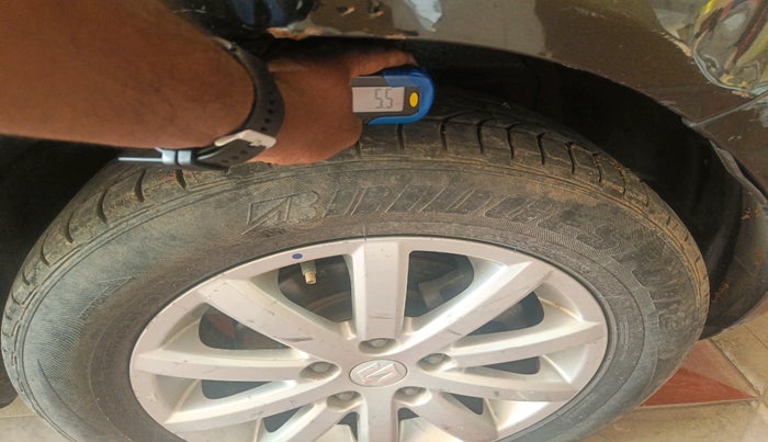 2010 Maruti SX4 ZXI, Petrol, Manual, 50,774 km, tyre