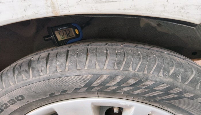 2012 Hyundai i20 MAGNA 1.2, Petrol, Manual, 1,21,706 km, tyre