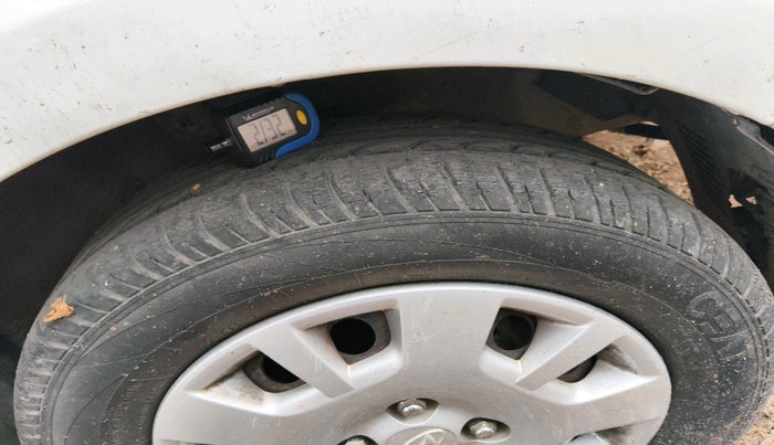 2012 Hyundai i20 MAGNA 1.2, Petrol, Manual, 1,21,706 km, tyre