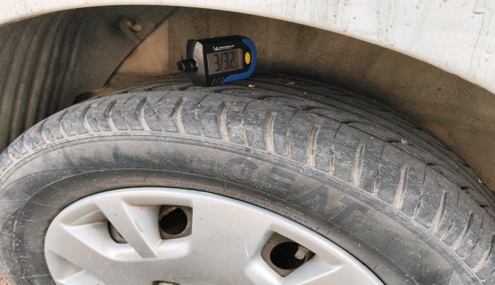 2012 Hyundai i20 MAGNA 1.2, Petrol, Manual, 1,21,706 km, tyre