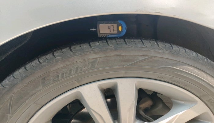 2017 Hyundai New Elantra 2.0 SX(O) AT PETROL, Petrol, Automatic, 80,204 km, tyre