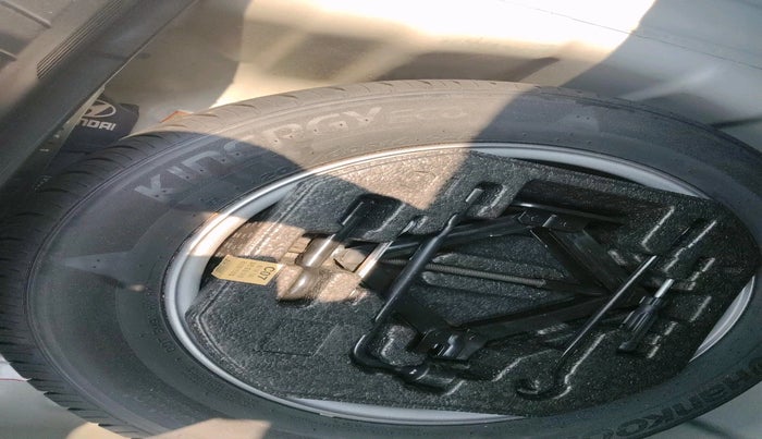 2017 Hyundai New Elantra 2.0 SX(O) AT PETROL, Petrol, Automatic, 80,204 km, tyre