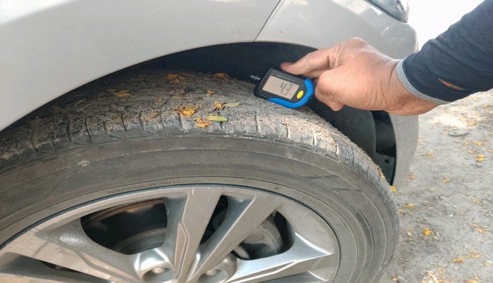 2017 Hyundai New Elantra 2.0 SX(O) AT PETROL, Petrol, Automatic, 80,204 km, tyre