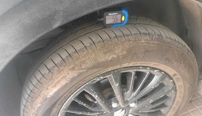 2020 Maruti XL6 ZETA MT, CNG, Manual, 1,68,280 km, tyre