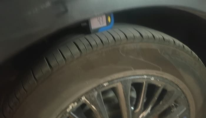 2020 Maruti XL6 ZETA MT, CNG, Manual, 1,68,280 km, tyre