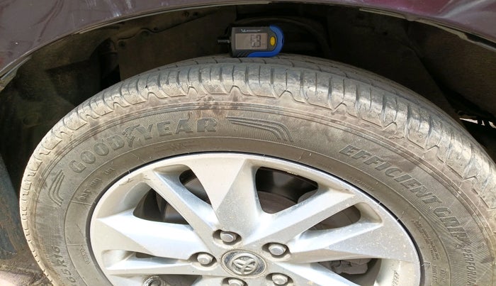 2016 Toyota Innova Crysta 2.4 ZX 7 STR, Diesel, Manual, 1,51,313 km, tyre