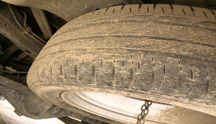 2016 Toyota Innova Crysta 2.4 ZX 7 STR, Diesel, Manual, 1,51,313 km, tyre