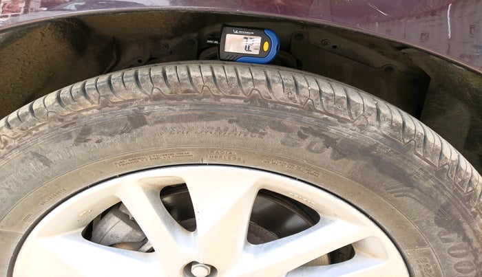 2016 Toyota Innova Crysta 2.4 ZX 7 STR, Diesel, Manual, 1,51,313 km, tyre