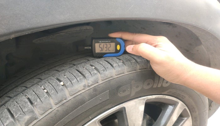 2022 Nissan Kicks XV 1.5, Petrol, Manual, 54,081 km, tyre