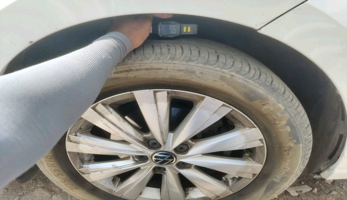 2022 Volkswagen VIRTUS HIGHLINE TSI 1.0 AT, Petrol, Automatic, 23,500 km, tyre