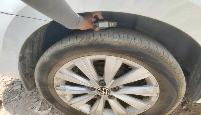 2022 Volkswagen VIRTUS HIGHLINE TSI 1.0 AT, Petrol, Automatic, 23,500 km, tyre