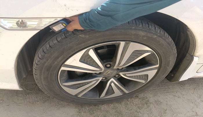 2019 Honda Civic 1.8L I-VTEC ZX CVT, Petrol, Automatic, 1,09,877 km, tyre