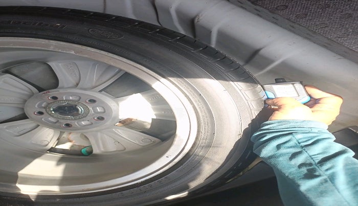 2019 Honda Civic 1.8L I-VTEC ZX CVT, Petrol, Automatic, 1,09,877 km, tyre