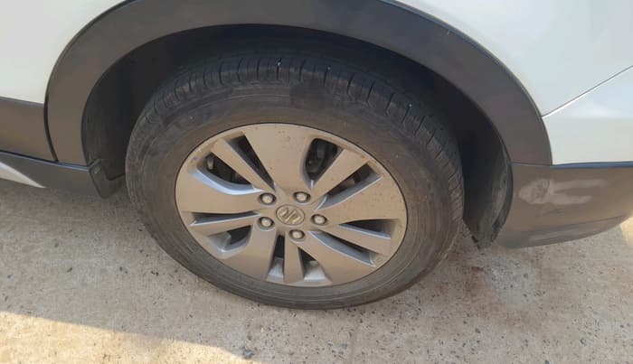 2016 Maruti S Cross ZETA 1.3, Diesel, Manual, 1,07,468 km, tyre
