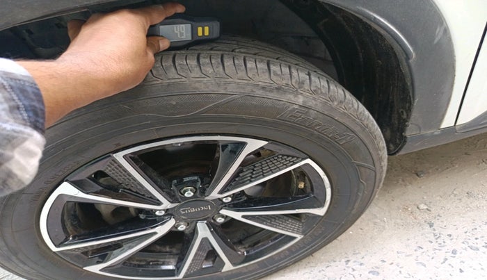 2022 Hyundai VENUE S+ 1.2, Petrol, Manual, 56,122 km, tyre