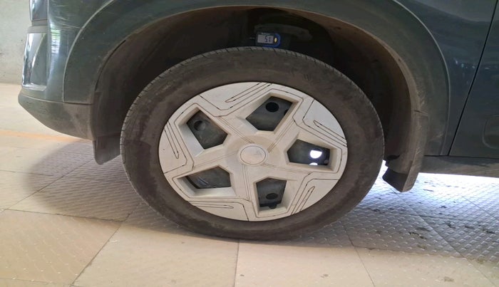 2025 Tata NEXON Pure S 1.2 iCNG, CNG, Manual, 23,902 km, tyre