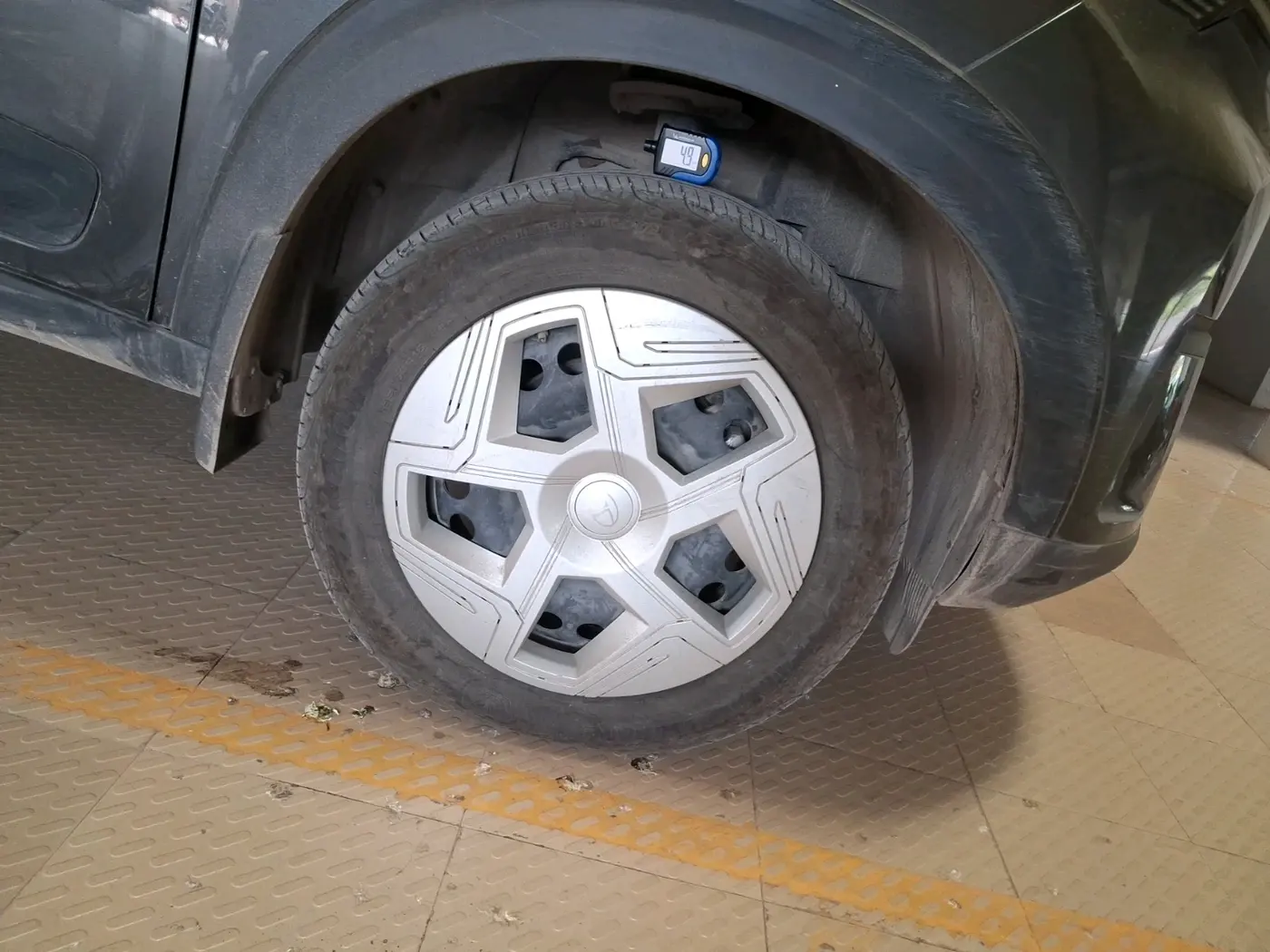 2025 Tata NEXON Pure S 1.2 iCNG, CNG, Manual, 23,902 km, tyre