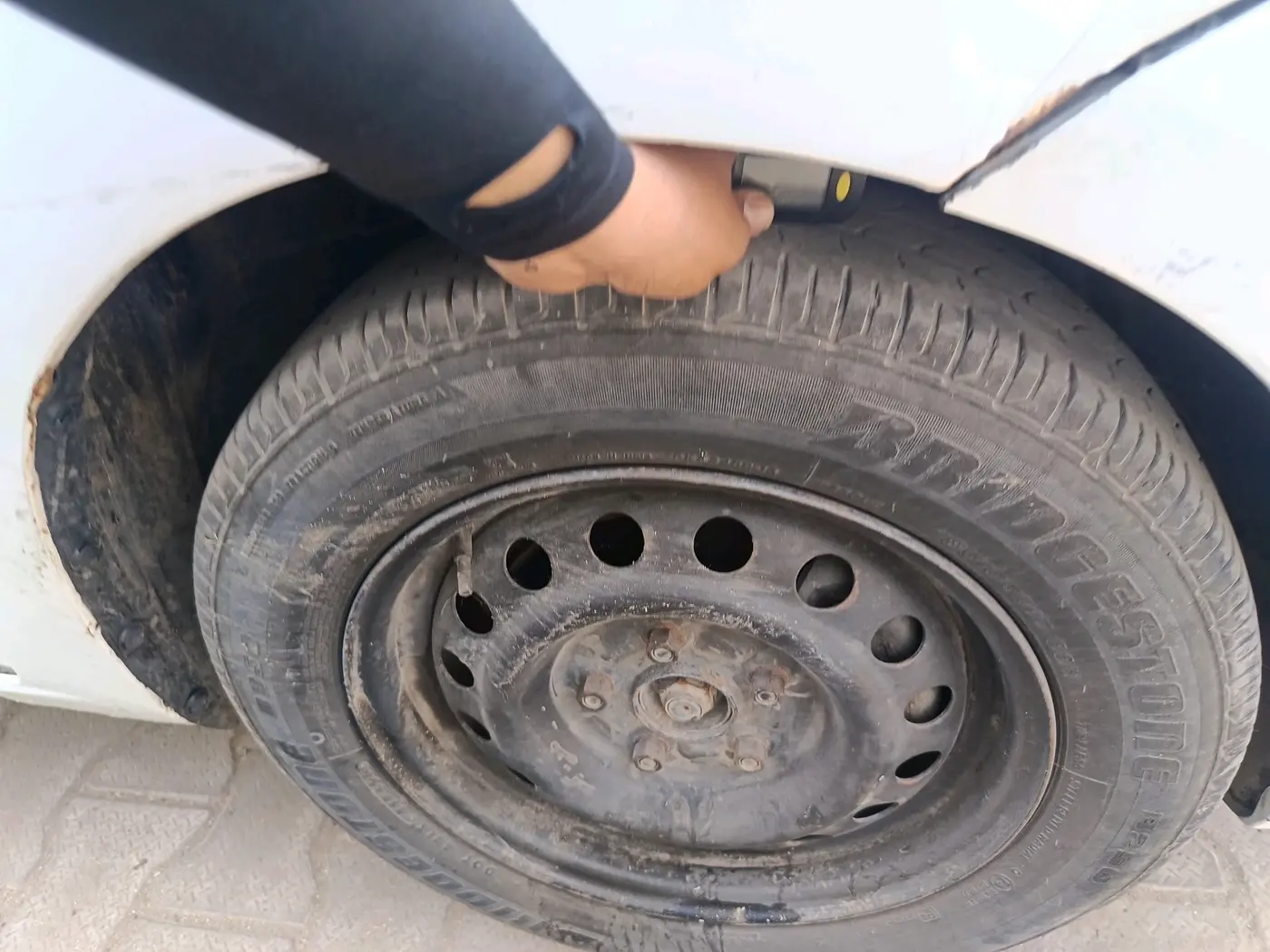 2013 Maruti Ertiga VXI, CNG, Manual, 1,32,413 km, tyre