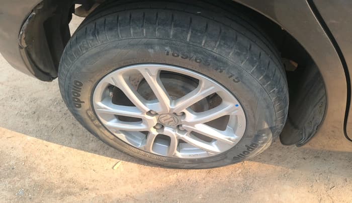 2018 Maruti Swift ZXI AMT, Petrol, Automatic, 28,804 km, tyre