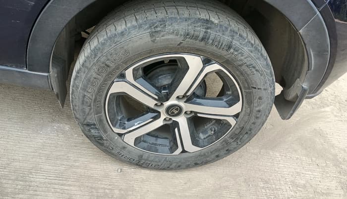 2022 Tata NEXON XZA PLUS (PREMIUM) PETROL, Petrol, Automatic, 31,949 km, tyre