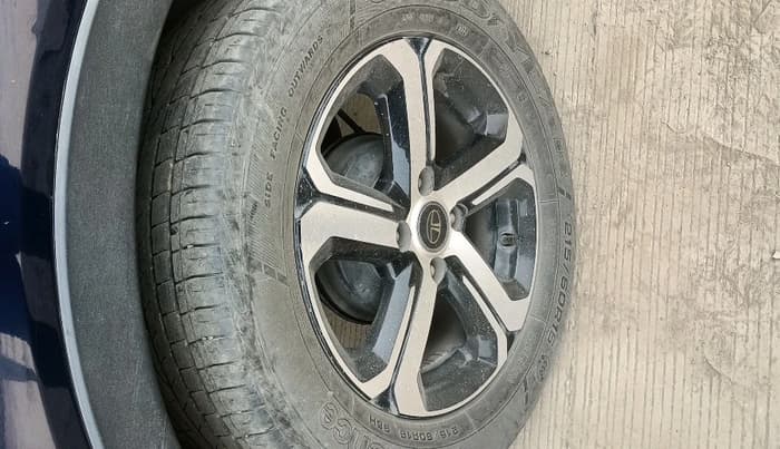 2022 Tata NEXON XZA PLUS (PREMIUM) PETROL, Petrol, Automatic, 31,949 km, tyre