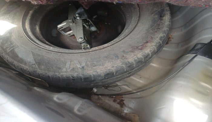 2017 Renault Kwid RXT 0.8, Petrol, Manual, 68,579 km, tyre