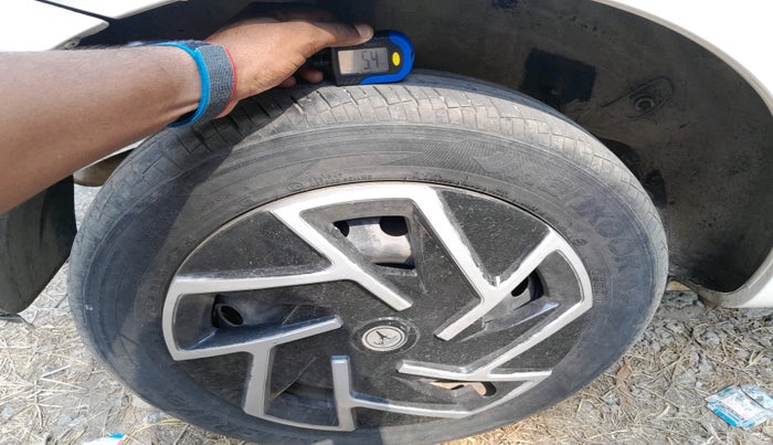 2011 Toyota Etios Liva GD, Diesel, Manual, 1,40,710 km, tyre