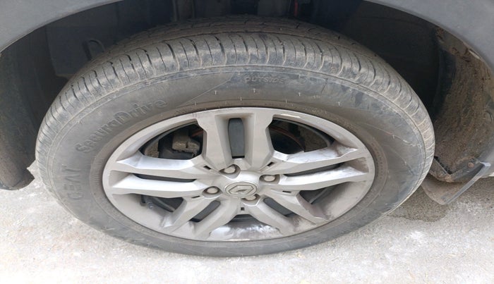 2023 Renault TRIBER RXZ AMT, Petrol, Automatic, 13,094 km, tyre