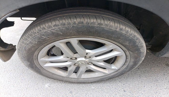 2023 Renault TRIBER RXZ AMT, Petrol, Automatic, 13,094 km, tyre