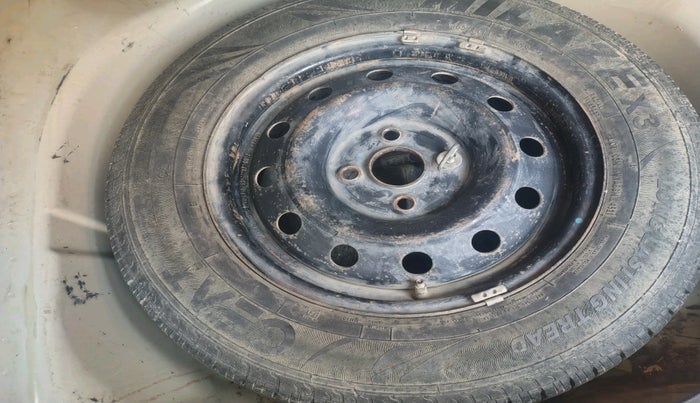 2017 Maruti Swift Dzire VDI, Diesel, Manual, 1,04,888 km, tyre