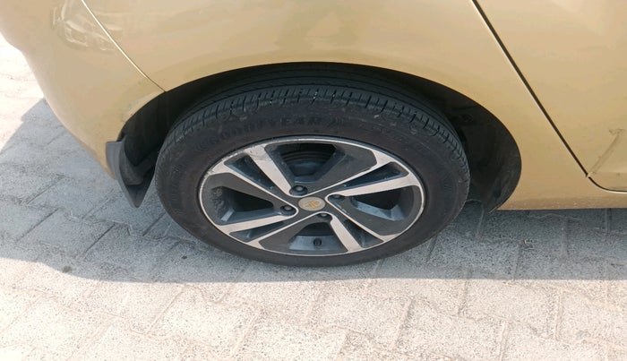 2020 Tata ALTROZ XZ DIESEL, Diesel, Manual, 74,477 km, tyre