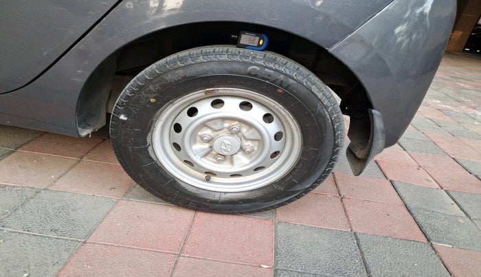 2015 Hyundai Eon ERA +, Petrol, Manual, 58,057 km, tyre