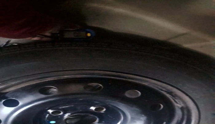 2012 Maruti Swift Dzire VDI, Diesel, Manual, 90,379 km, tyre