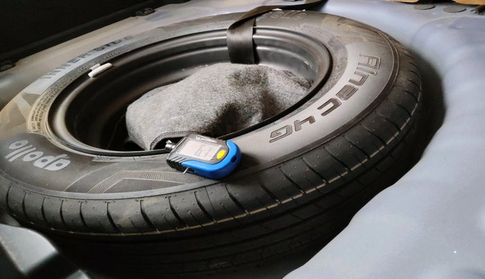 2020 Hyundai VENUE SX PLUS 1.0 TURBO DCT, Petrol, Automatic, 66,874 km, tyre