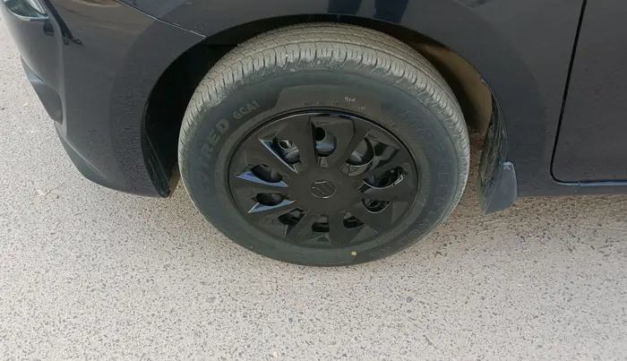 2025 Maruti Dzire VXi, Petrol, Manual, 2,858 km, tyre