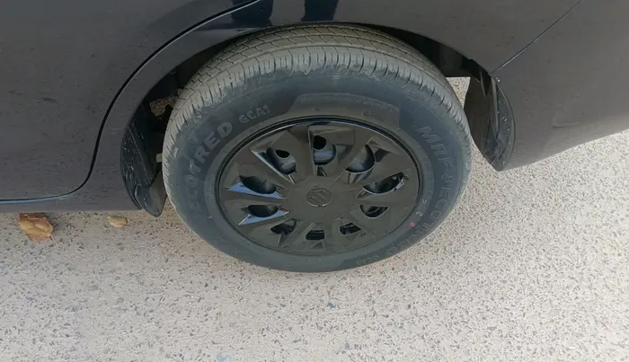 2025 Maruti Dzire VXi, Petrol, Manual, 2,858 km, tyre