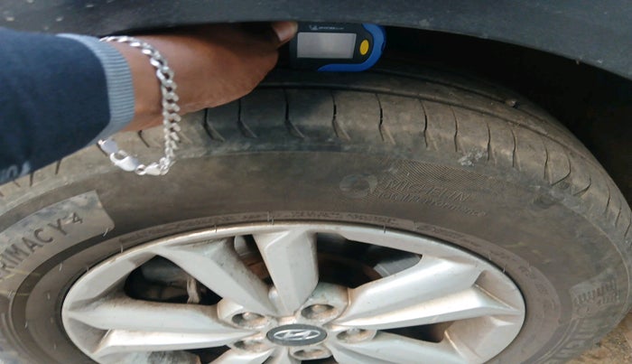 2017 Hyundai Creta SX 1.6 DIESEL, Diesel, Manual, 1,40,887 km, tyre